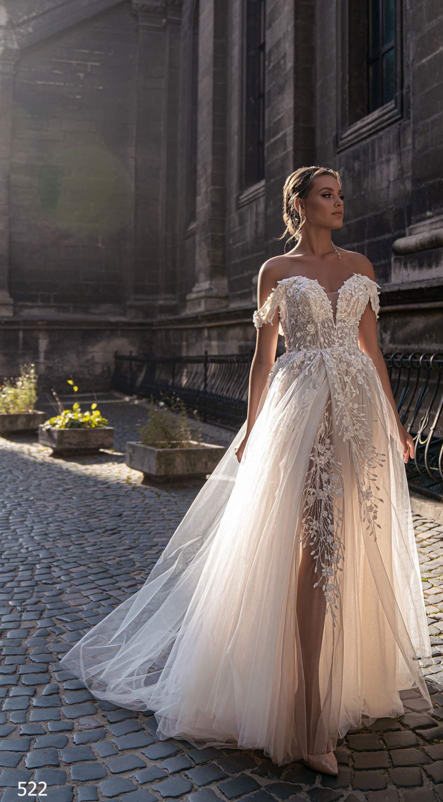 https://bridalcaprice.co.uk/wp-content/uploads/2023/06/wholesale-Wedding-dress-Lady-Di-Bride-522-1-scaled-1.jpg
